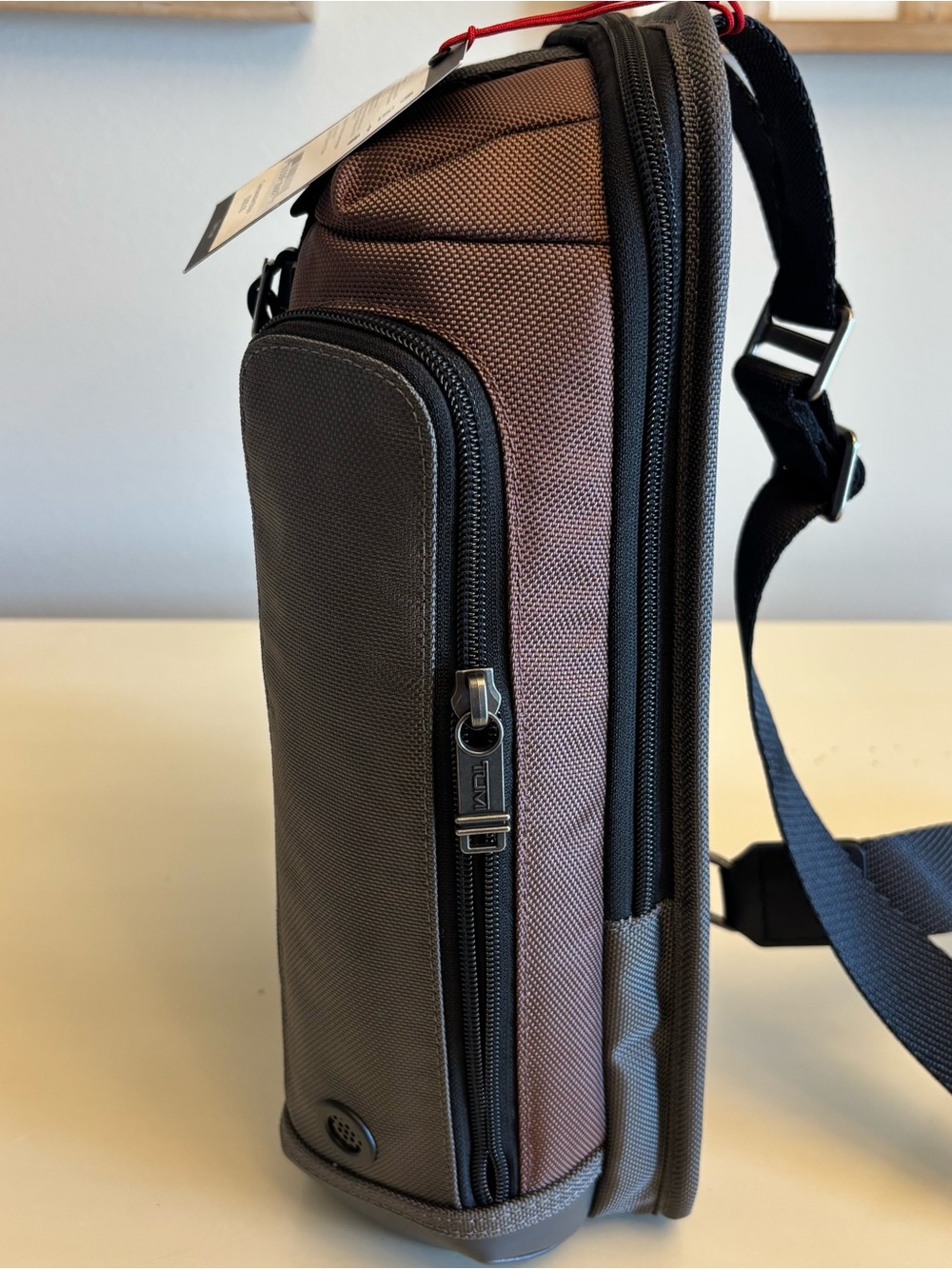 TUMI Higgins men’s sling pack black brown colorblock multi bag NEW - Picture 4 of 12